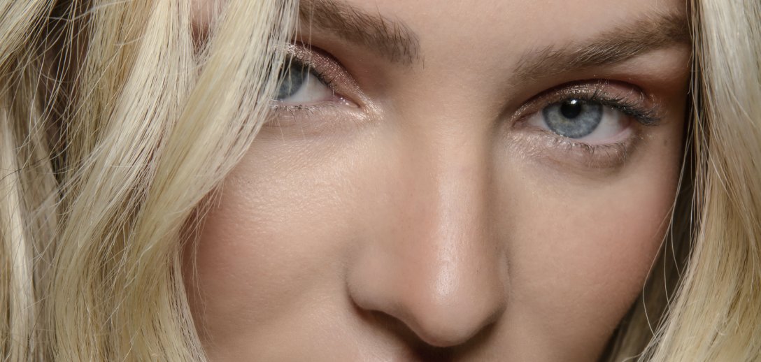 Jak zmniejszyć nos za pomocą makijażu – 5 kroków