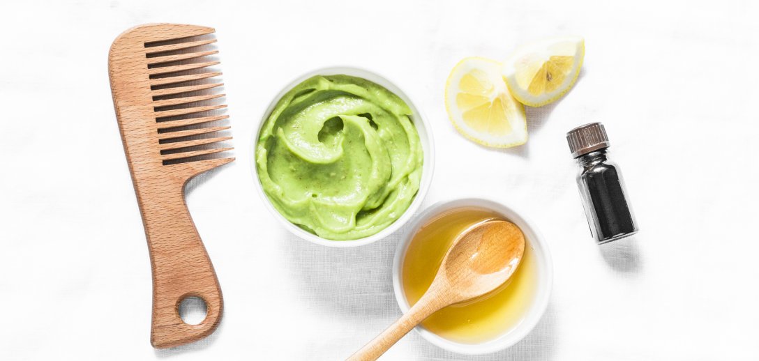 Odbudowa zniszczonych włosów – co możesz zrobić w domu