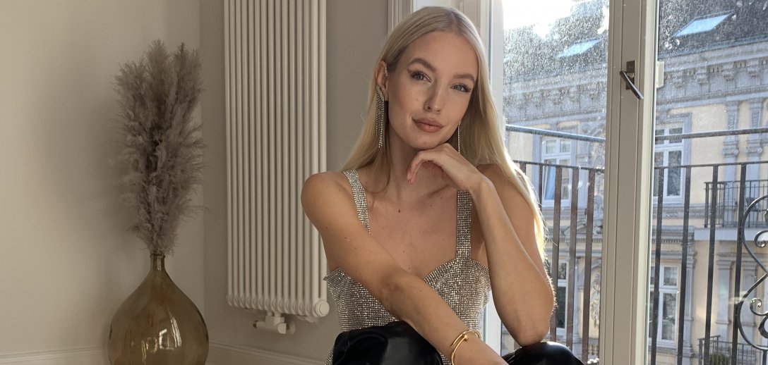 Ultrakobiecy trend: znana influencerka Leonie Hanne w szpilkach z kapsułowej kolekcji Jenny Fairy