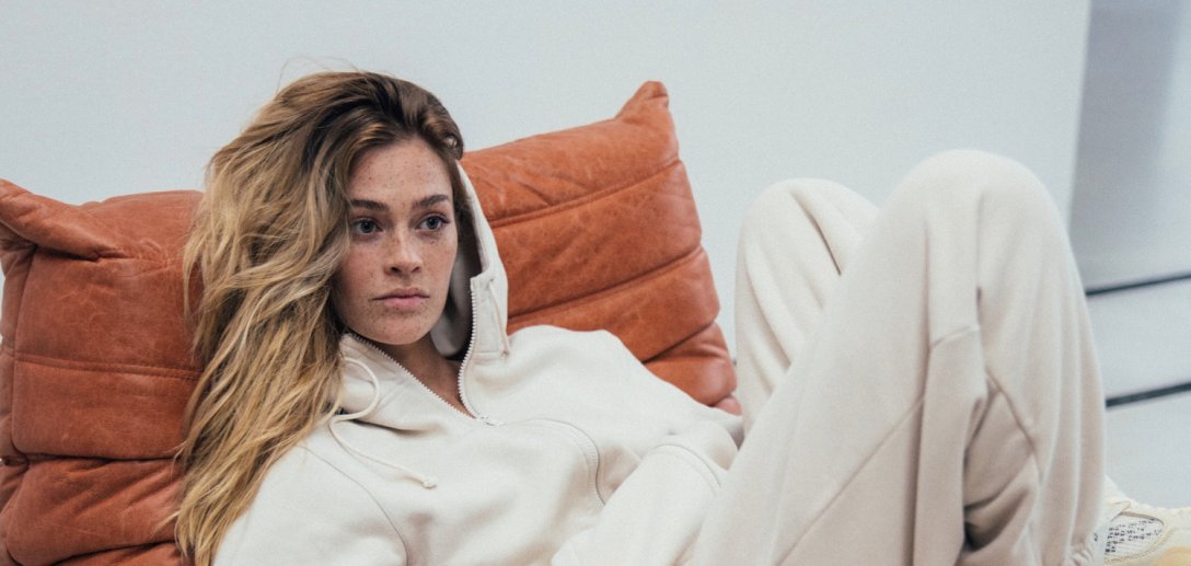 Gdzie kupić najmodniejsze dresy damskie? Stylistka poleca 10 marek, które Was zachwycą