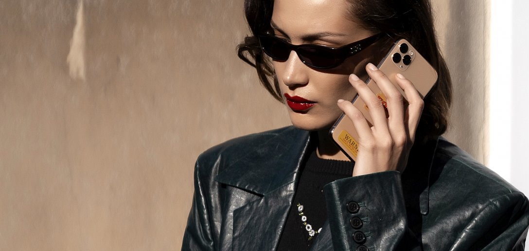 Hit Instagrama: skórzana marynarka, którą pokochały gwiazdy i blogerki. Jak ją nosić?