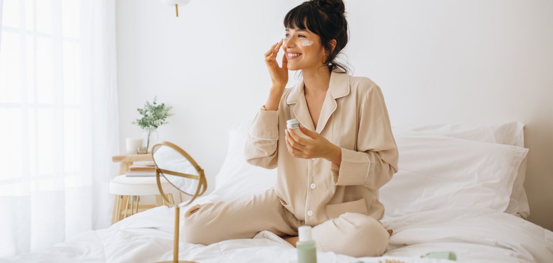 Pielęgnacja twarzy krok po kroku - sprawdź, z pomocą jakich kosmetyków dbać o cerę