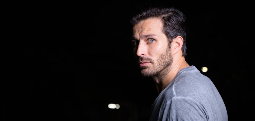 Mężczyźni kontra pandemia: prawdziwy facet nie boi się wirusa? Rozmawiamy z psycholożką społeczną