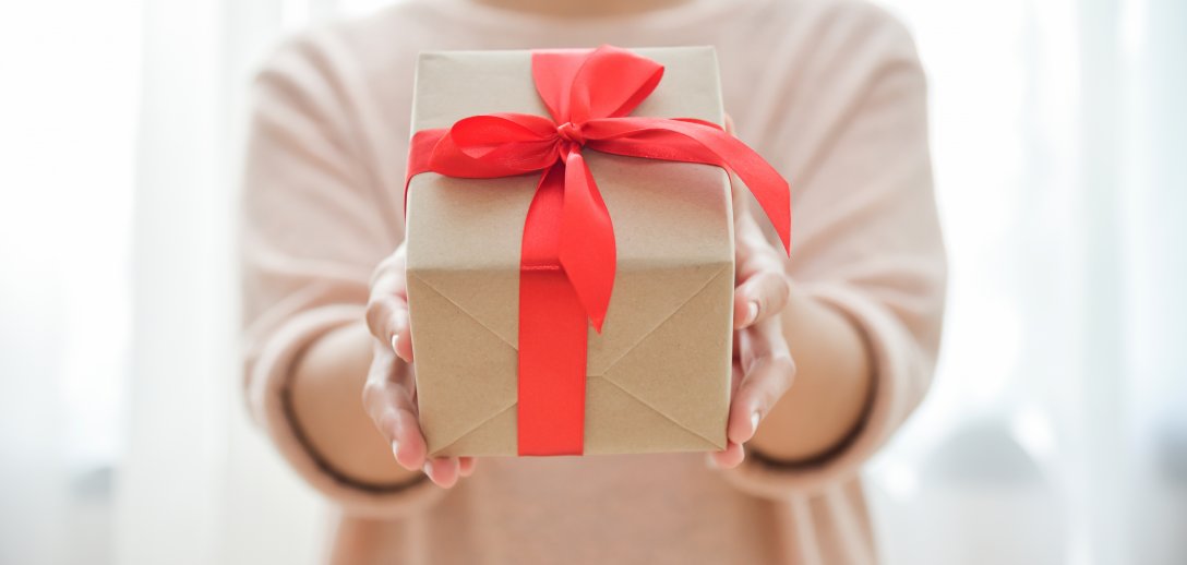 Nie trać głowy na święta: zdradzamy, jaki prezent z okazji Bożego Narodzenia na pewno nikogo nie rozczaruje!