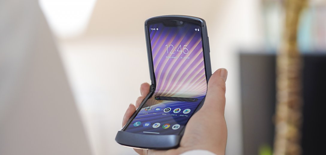 Powrót do przeszłości – słynna klapka nabiera nowych mocy! Motorola razr 5G
