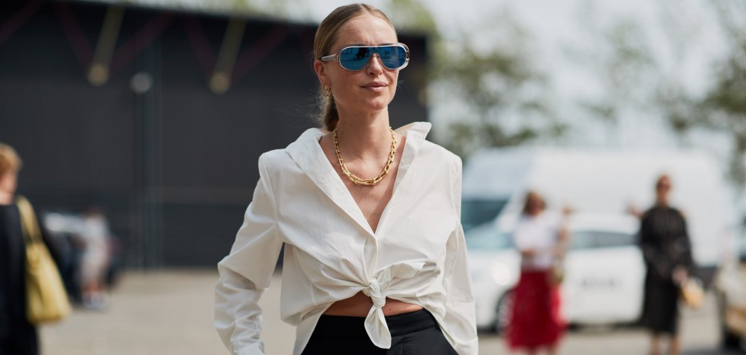 4 sposoby stylistki na looki z białą koszulą, które warto wypróbować