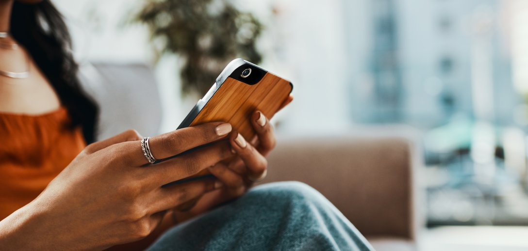 Oszust z Tindera właśnie zadebiutował na Netflix. Bezpieczne randkowanie online to mit?