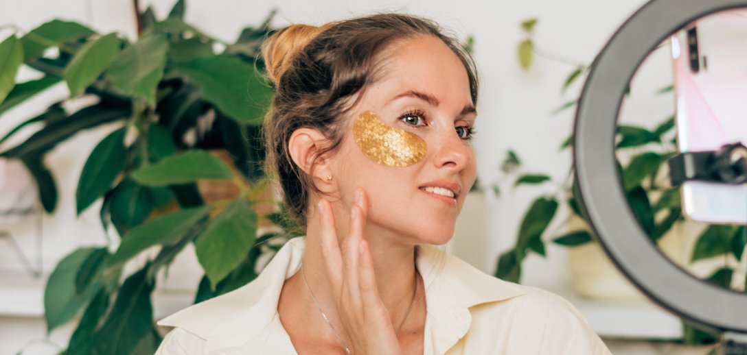 Cienie pod oczami prędzej czy później będą problemem każdej z nas. Sprawdź, czy robisz wszystko, by ich uniknąć