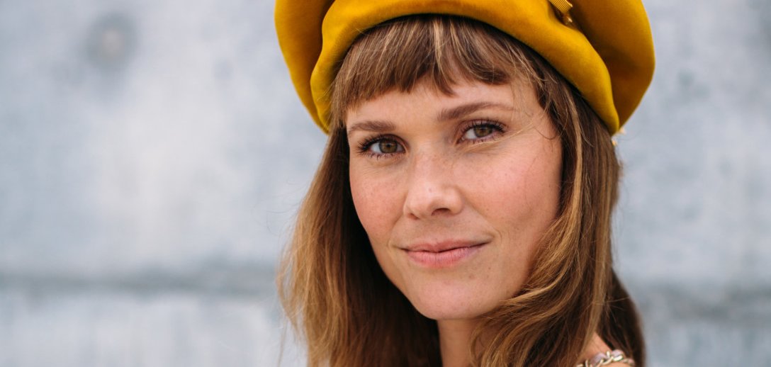 Brąz Louis Vuitton to najmodniejszy kolor włosów tej wiosny! Wyjaśniamy, o jaki odcień chodzi