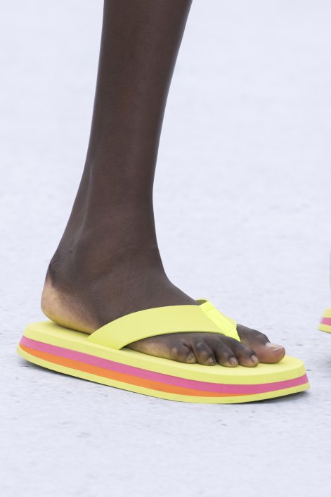 Najmodniejsze buty na lato 2022