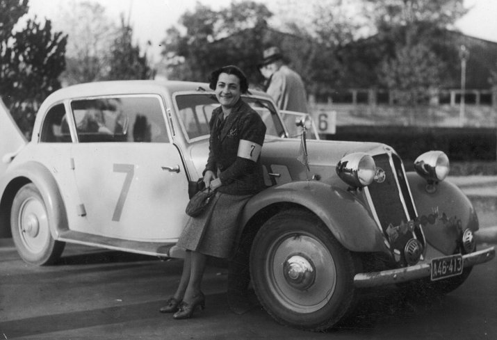 Rajd samochodowy kobiet na trasie Warszawa - Gdynia - Warszawa 1937 NAC