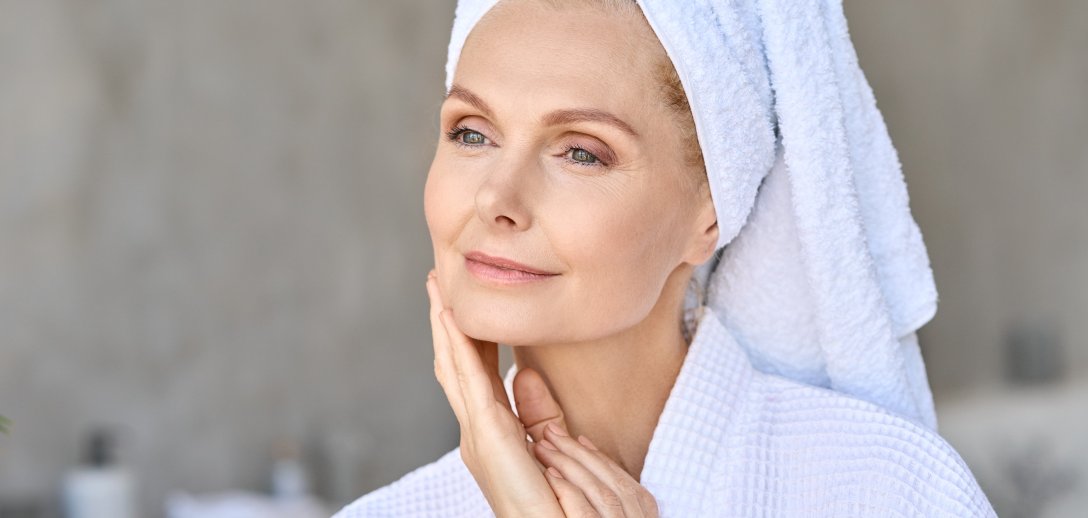 Ten domowy zabieg wygładza zmarszczki i delikatnie modeluje owal twarzy