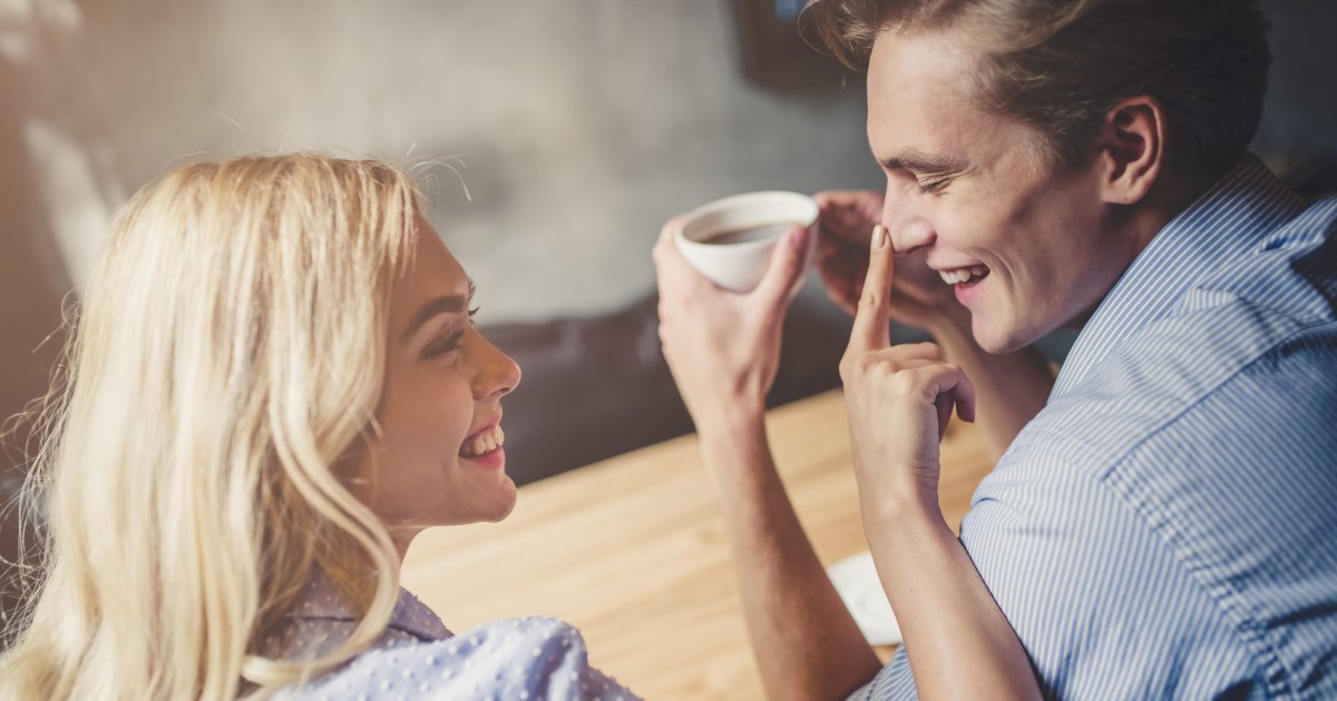 Czy flirt to zdrada. Czy (i jak) flirtować, będąc w