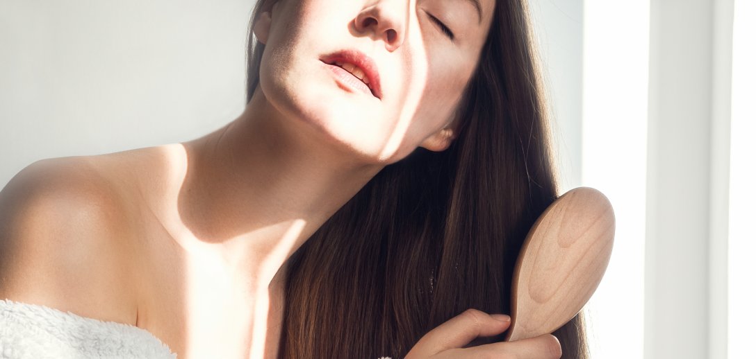 Przywitaj wiosnę ze zdrowymi, gładkimi i lśniącymi włosami! Przedstawiamy plan intensywnej regeneracji