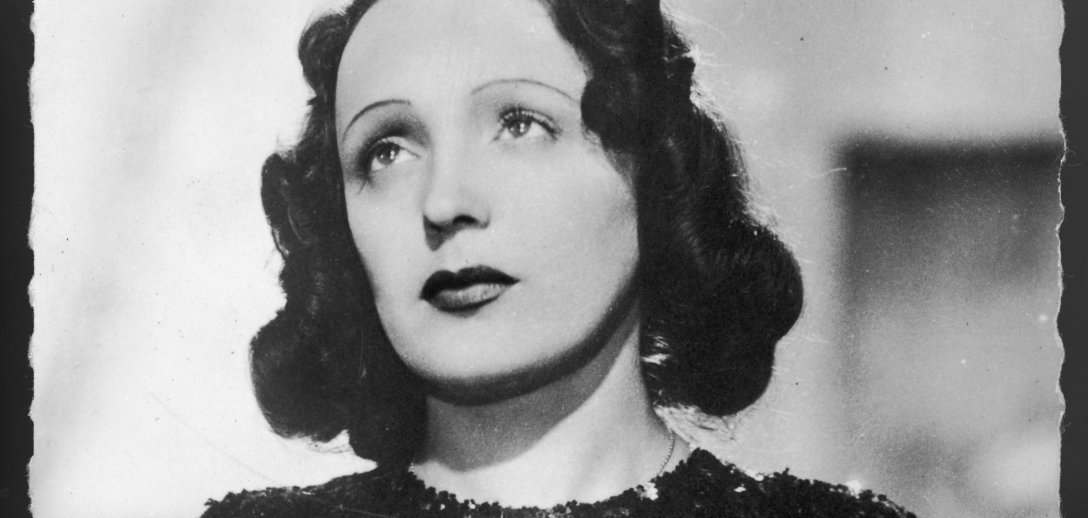 Édith Piaf: drobna, władcza, spragniona miłości. Oto historia ikony francuskiej piosenki