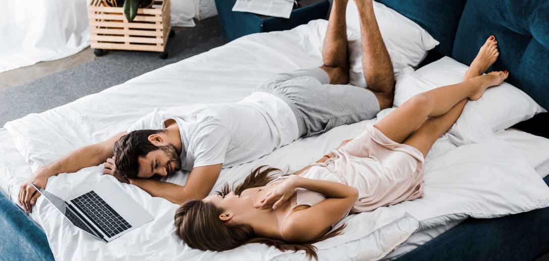 Oglądanie filmów pornograficznych z partnerem: czy podsyci namiętność w związku?
