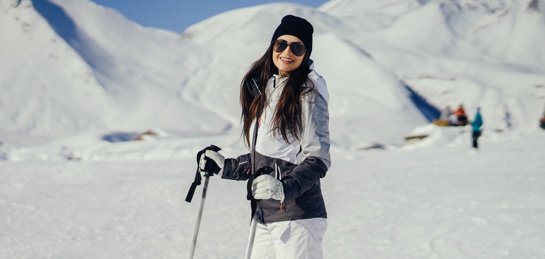 Ten kosmetyk to idealny wybór dla osób kochających zimowe aktywności. Zapewnia komfort i nie powoduje podrażnień