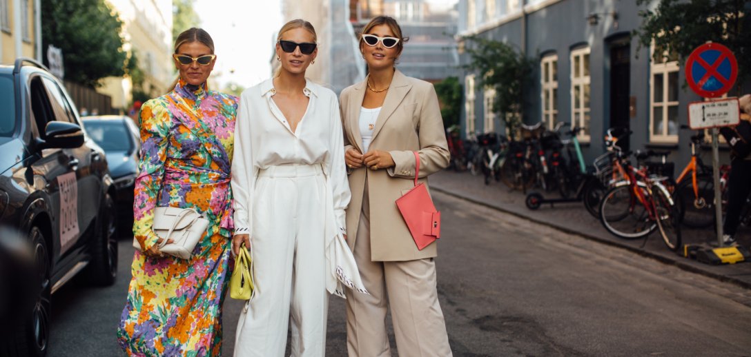 3 eleganckie stylizacje do pracy na upalne dni. Stylistka wybiera komfortowe, ale formalne zestawy