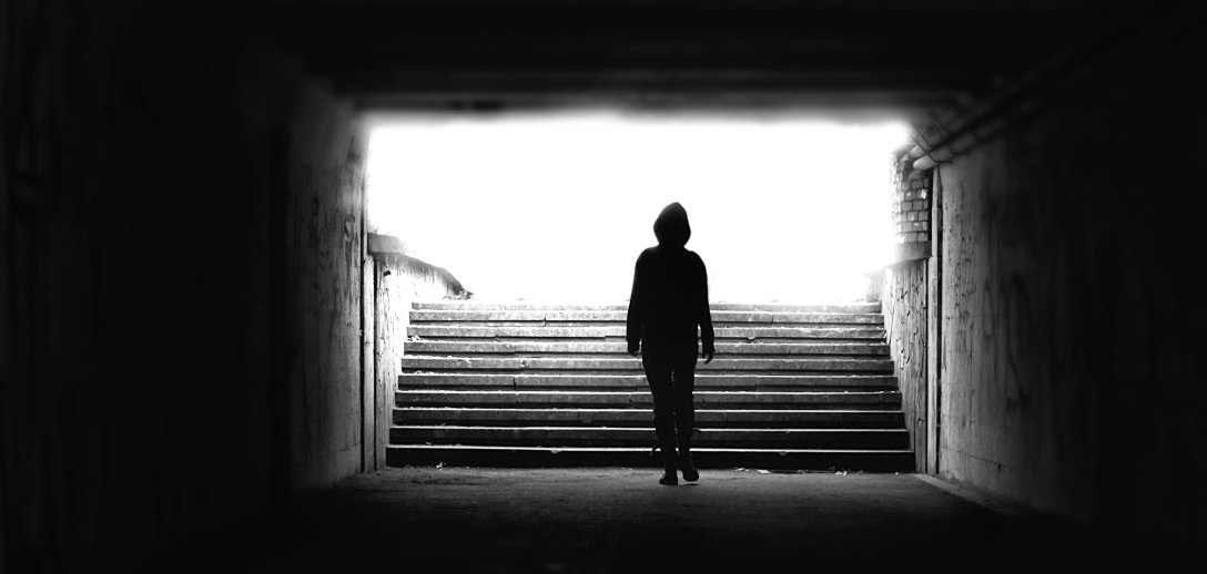 Kobiety nie czują się bezpiecznie: Obcy mężczyzna po zmroku jest kimś, kogo należy się bać