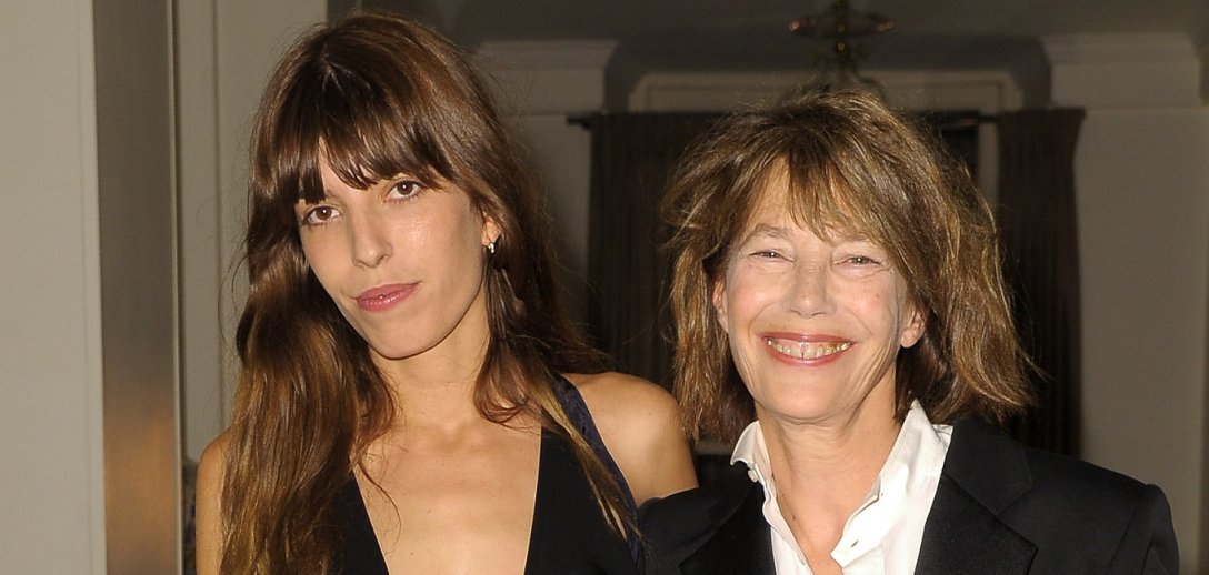 Córka Jane Birkin idzie w ślady słynnej matki i zachwyca stylizacją na czerwonym dywanie w Wenecji