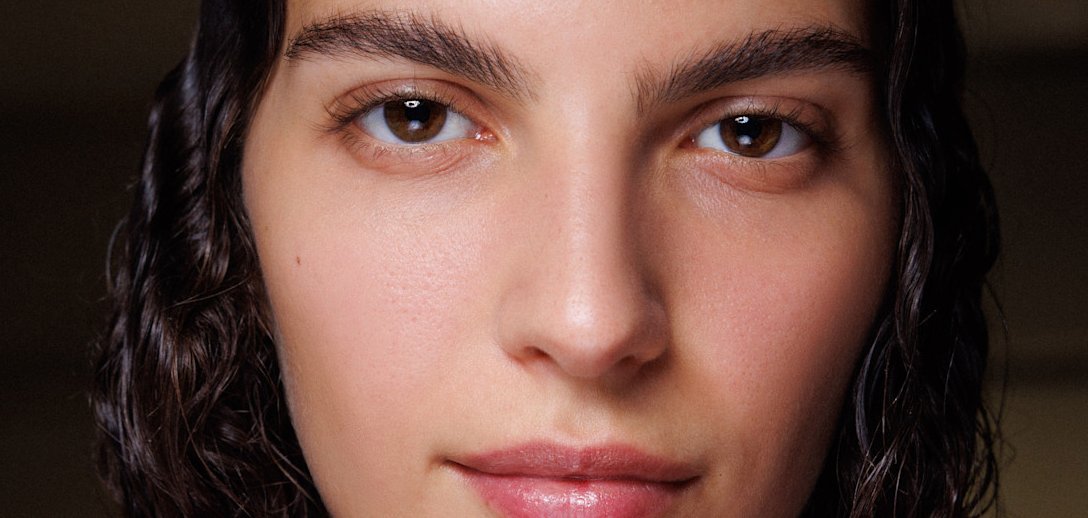 Pielęgnacja skóry dojrzałej z marką Dermaquest. Jak wygładzić zmarszczki, ukoić i rozświetlić skórę?