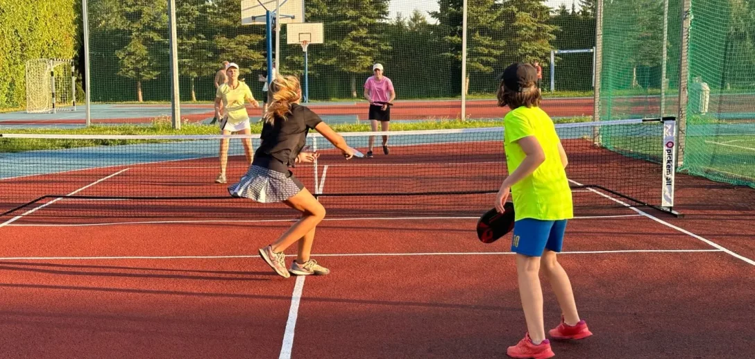 Pickleball: sezonowa moda czy najszybciej rozwijający się sport na świecie? Sprawdzamy!