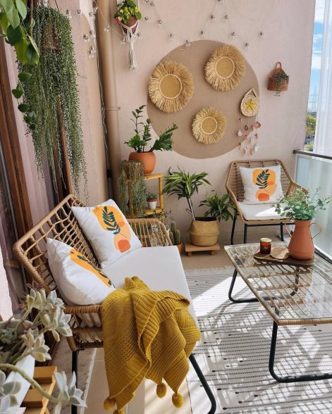 Balkon sezonu bu yıl bitmeyecek gibi görünüyor  Bol güneşli bir post bırakıyorum buraya   size emanet   #homedecor #homedesign #homedecoration #decoration #dekorasyon #dekorasyonfikirleri #evdekorasyonu #bal