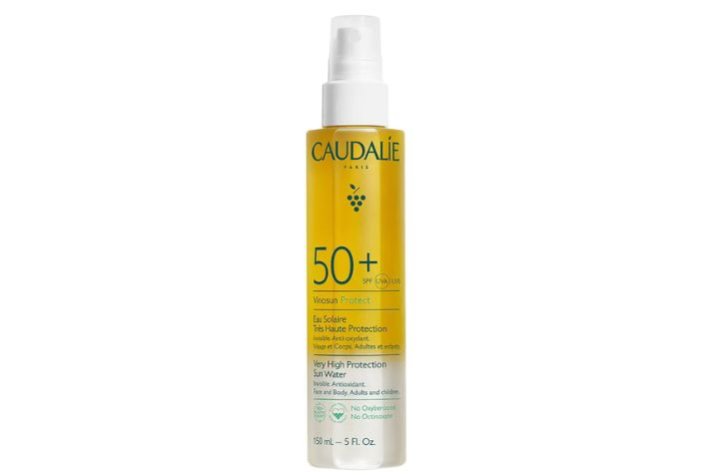 Woda-słoneczna-o-bardzo-wysokiej-ochronie-SPF50+-Vinosun-Protect-Caudalie