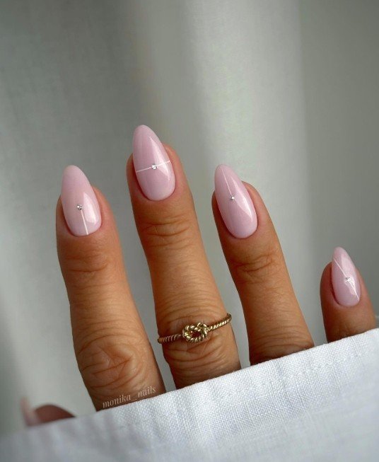 Paznokcie-strawberry-milk-instagram- monika__nails