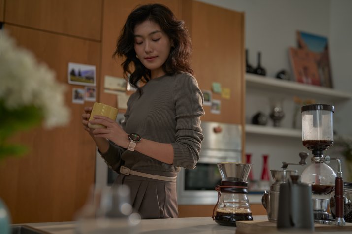 HUAWEI WATCH 5 - HQ Creative - eSIM incoming calling 