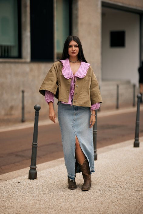 jeansowe-spódnice-maxi-trend-wiosna-lato-2025-stylizacje-8