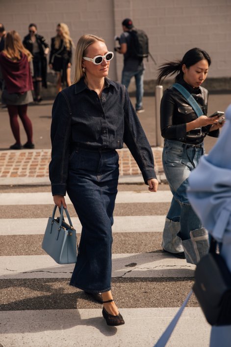 jeansowe-spódnice-maxi-trend-wiosna-lato-2025-stylizacje-9