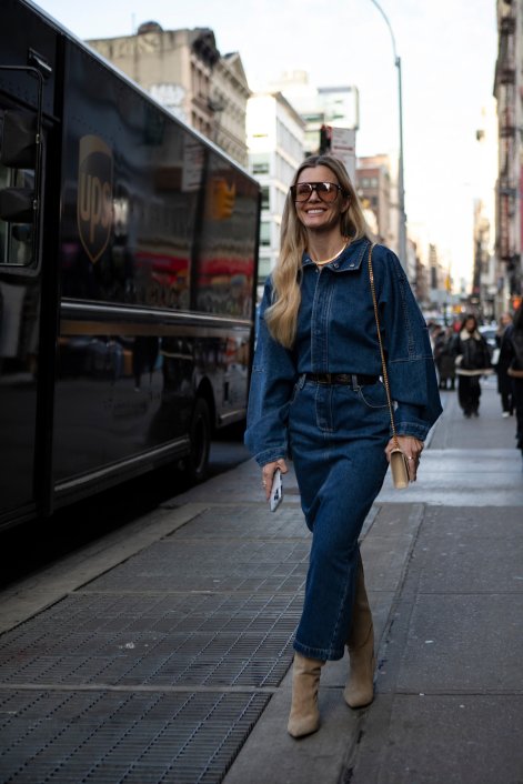 jeansowe-spódnice-maxi-trend-wiosna-lato-2025-stylizacje-11