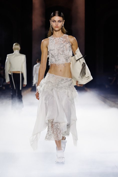 spódnice-koronkowe-trend-na-wiosnę-i-lato-2025-McQueen PO S25 016