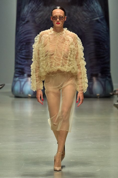 transparentne-spódnice-trend-wiosna-lato-2025-Ester Manas S25 025