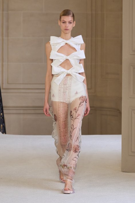 transparentne-spódnice-trend-wiosna-lato-2025-Ester Manas S25 025-