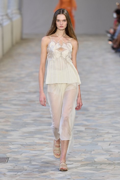 transparentne-spódnice-trend-wiosna-lato-2025-Ferretti S25 003