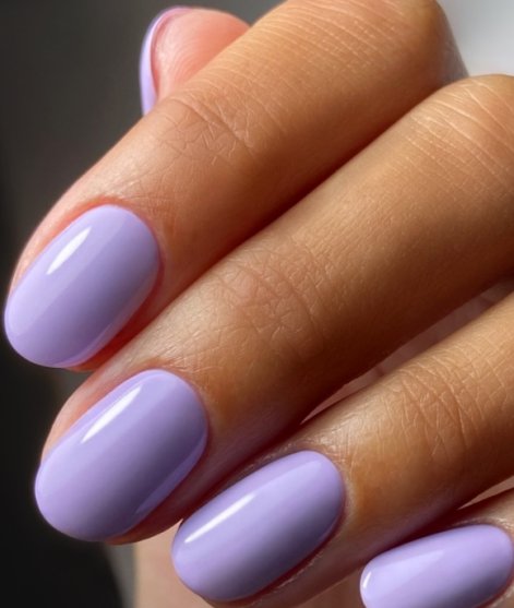 lavender-milk-nails-modny-manicure-wiosna-lato-2025-