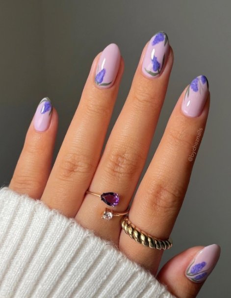 lavender-milk-nails-modny-manicure-wiosna-lato-2025-1