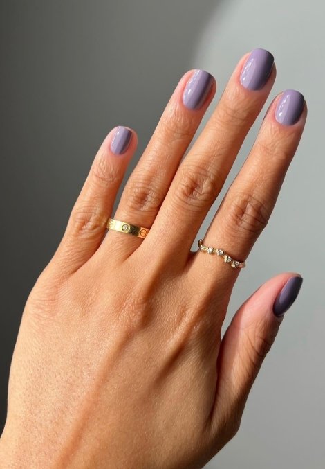 lavender-milk-nails-modny-manicure-wiosna-lato-2025-8