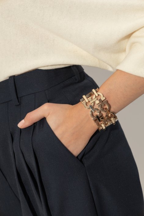 bransoletki-xl-trend-wiosna-lato-2025-ferragamo