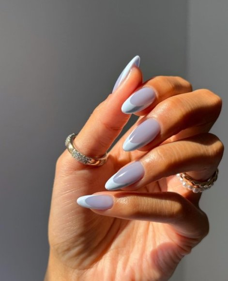 paznokcie-baby-blue-wiosna-lato-2025-inspiracje-5