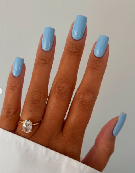 paznokcie-baby-blue-wiosna-lato-2025-inspiracje-7