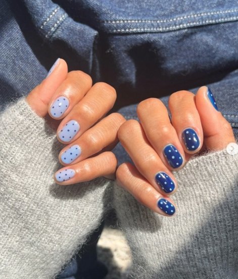 paznokcie-baby-blue-wiosna-lato-2025-inspiracje-16