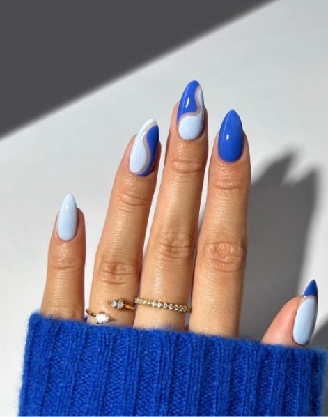 paznokcie-baby-blue-wiosna-lato-2025-inspiracje-17
