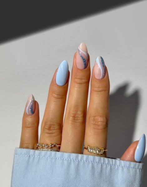 paznokcie-baby-blue-wiosna-lato-2025-inspiracje-19