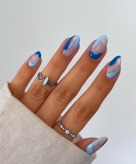 paznokcie-baby-blue-wiosna-lato-2025-inspiracje-36