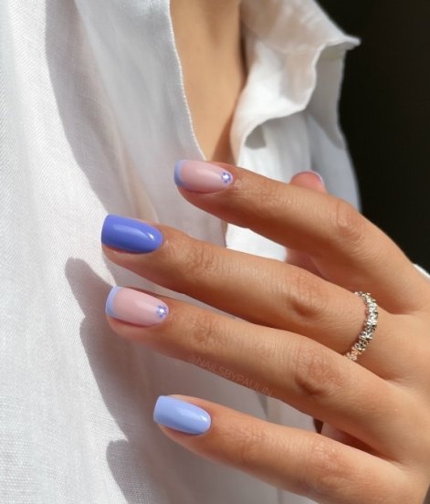 paznokcie-baby-blue-wiosna-lato-2025-inspiracje-166