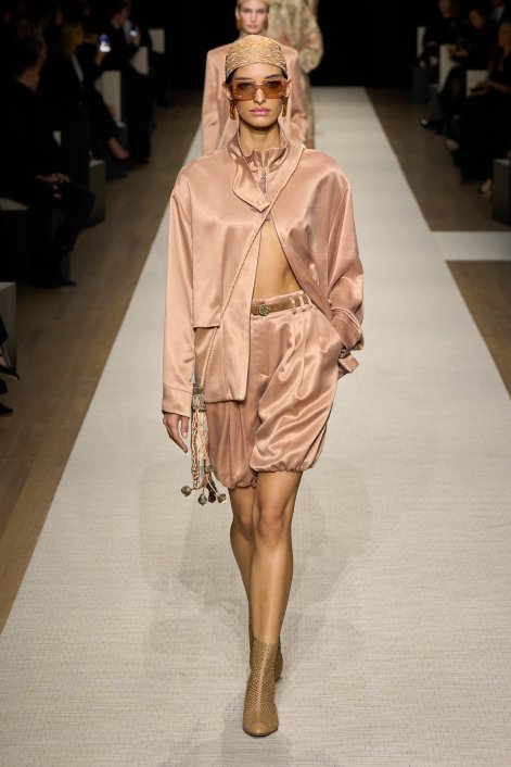 ubrania-bubble-trend-wiosna-lato-2025-Giorgio Armani S25 048
