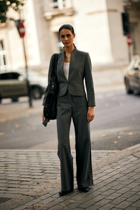 modne-stylizacje-do pracy-na-wiosne-i-lato-2025-London str S25 1174